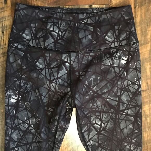 Spyder size M cropped leggings yoga pants black gray athletic athleisure - Picture 3 of 4